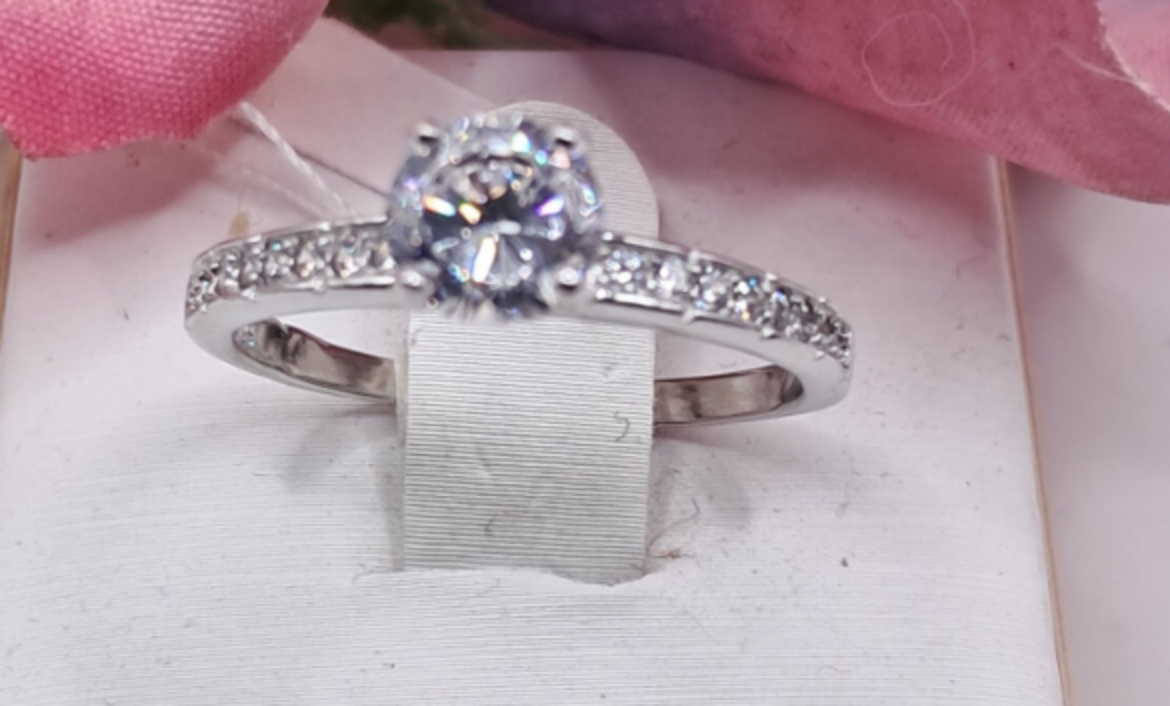 Imagem de Anel Solitário com Zircónias