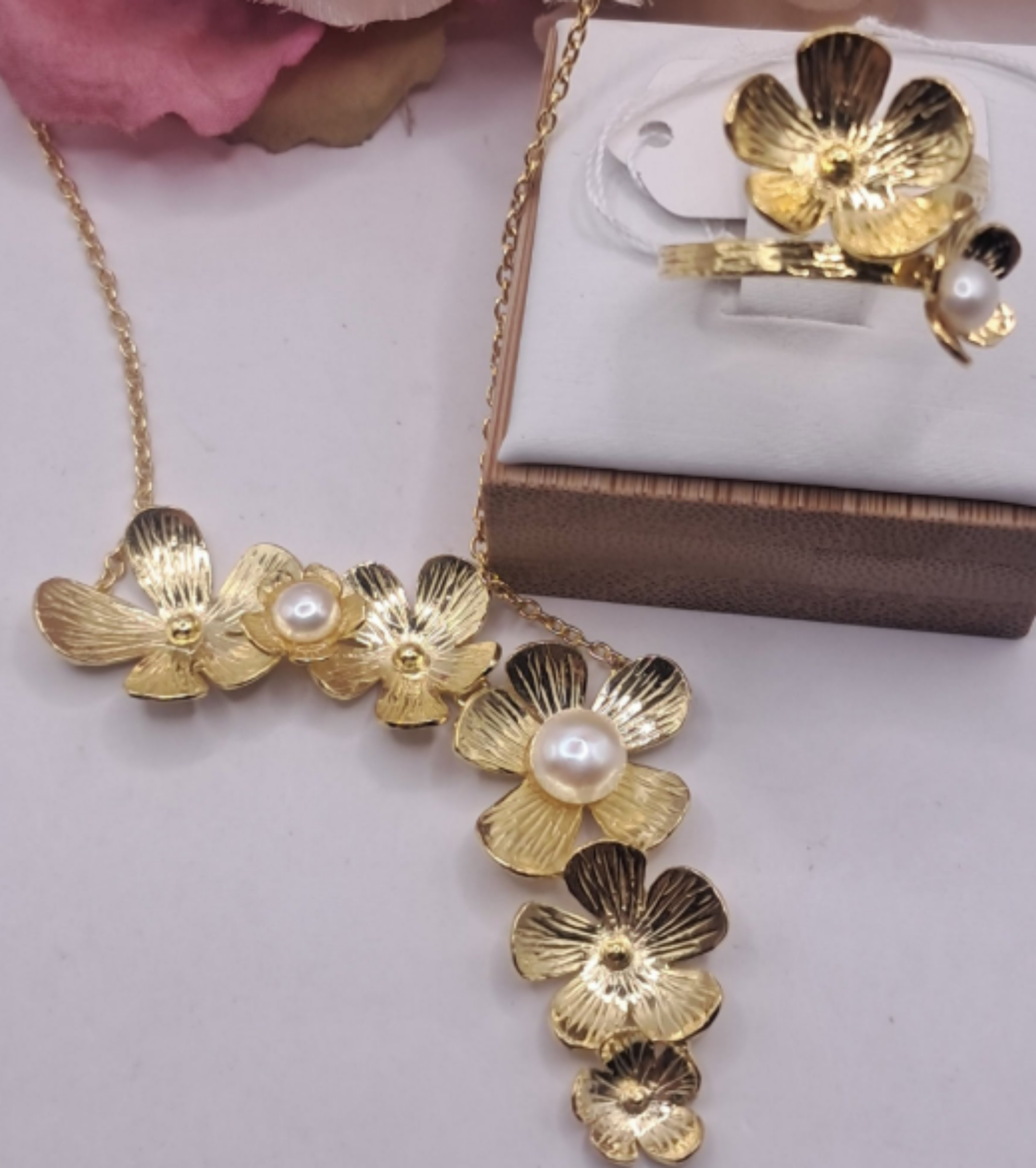 Imagem de Conjunto em Prata dourada com Perolas Colar 45cm + Anel 